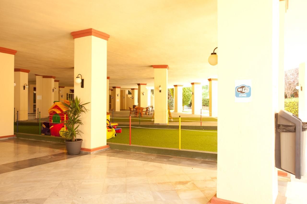 Varios Apartamentos Romana Playa Elviria Marbella Bagian luar foto